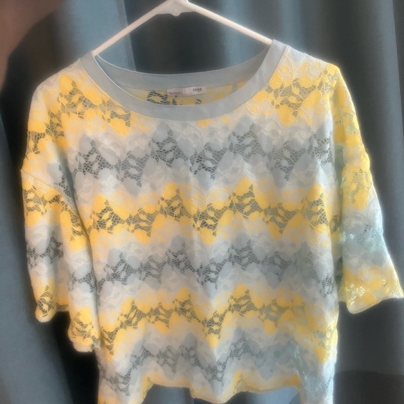 ZARA NWOT Zara Blue Yellow Lace Drop Sleeve Top. Pit to pit 22 inches. 💙💛💙💛 - Picture 4 of 5